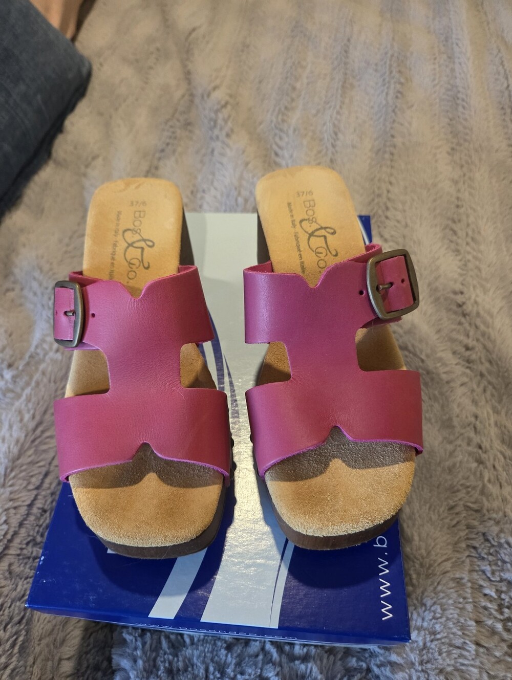 Bos & CO Women’s MAGENTA Gaucho Buckle Slide Sandals